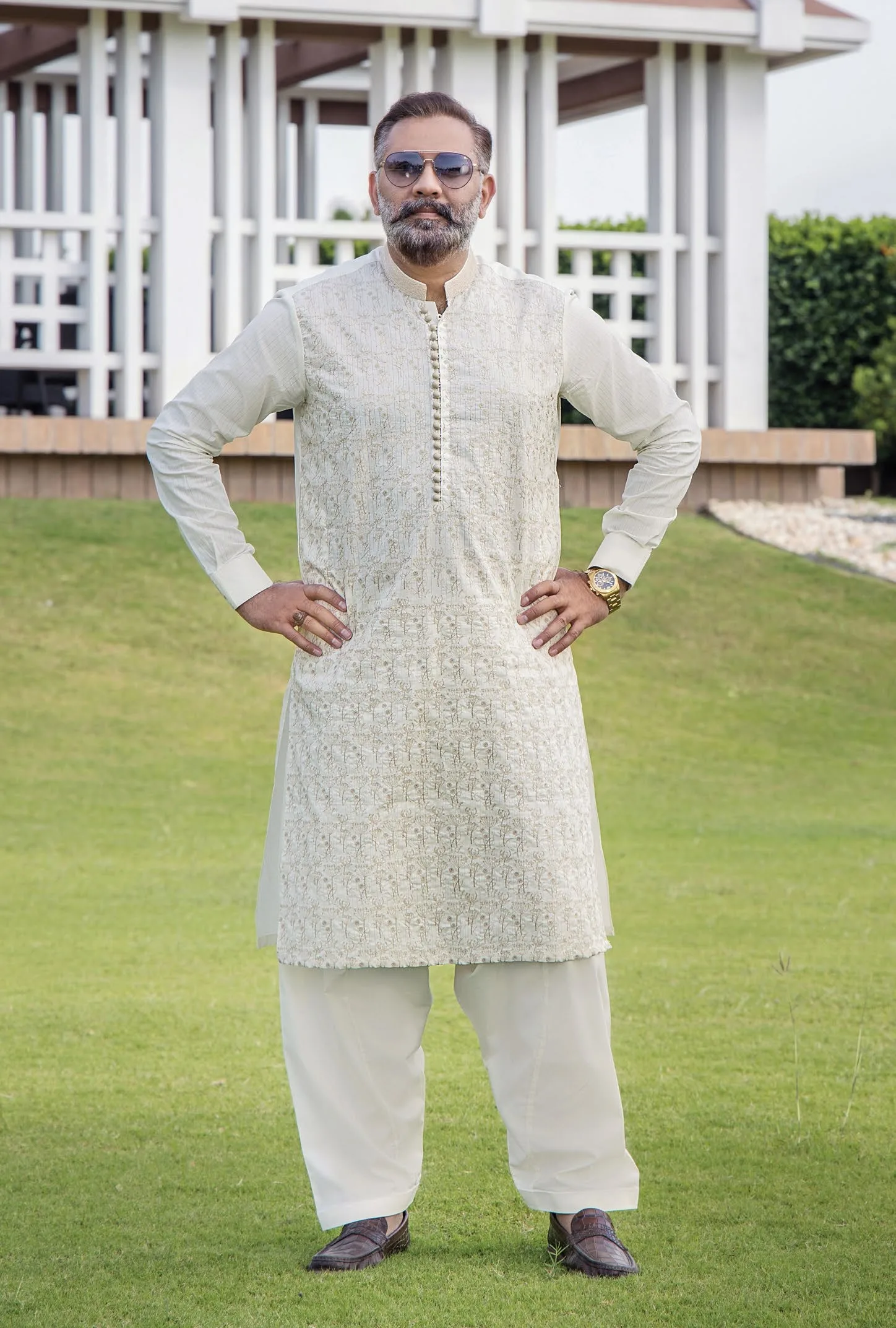 Embroidered off-white men's kurta shalwar Embroidered off-white men's kurta shalwar