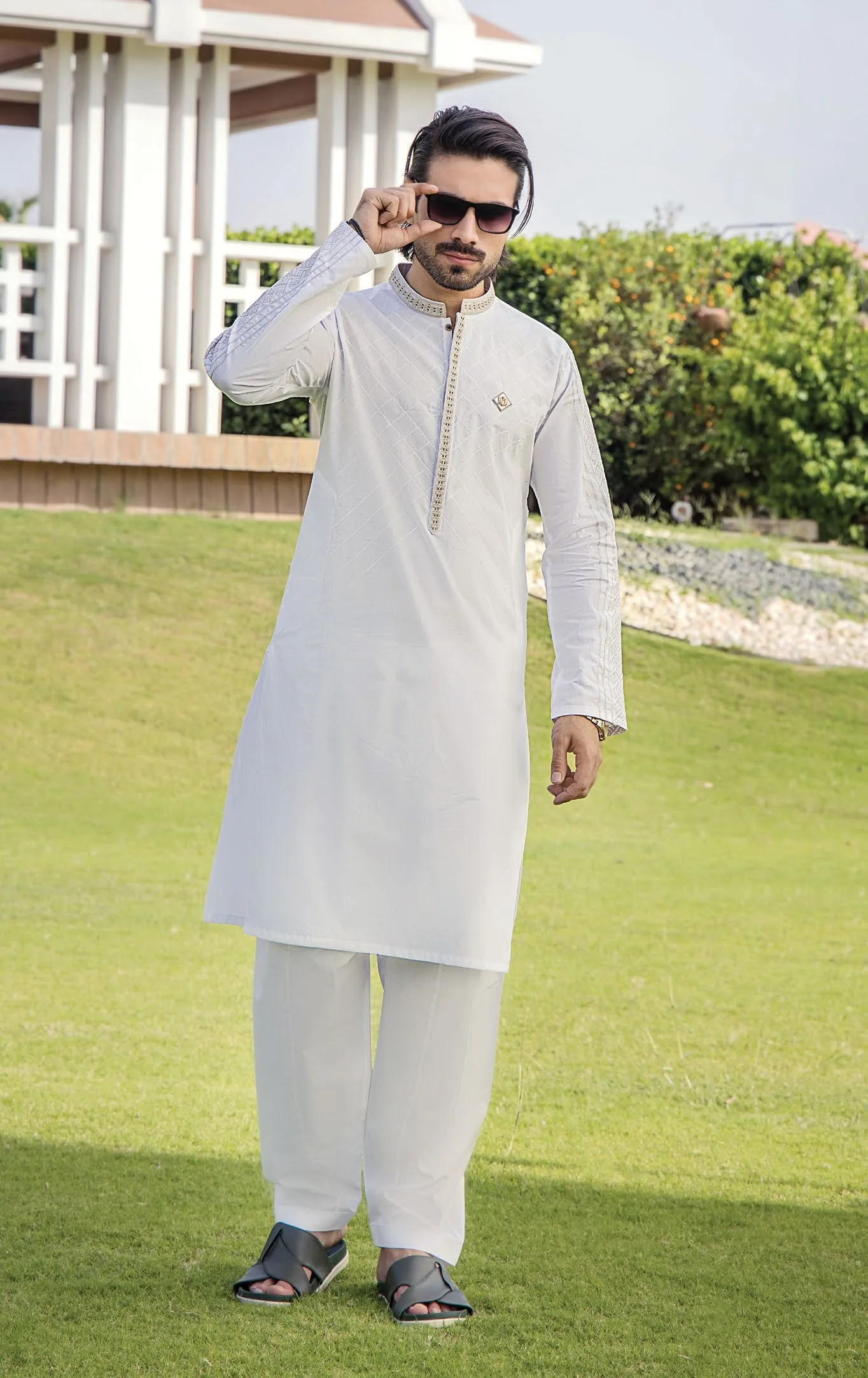 Embroidered off-white men's kurta shalwar Embroidered off-white men's kurta shalwar