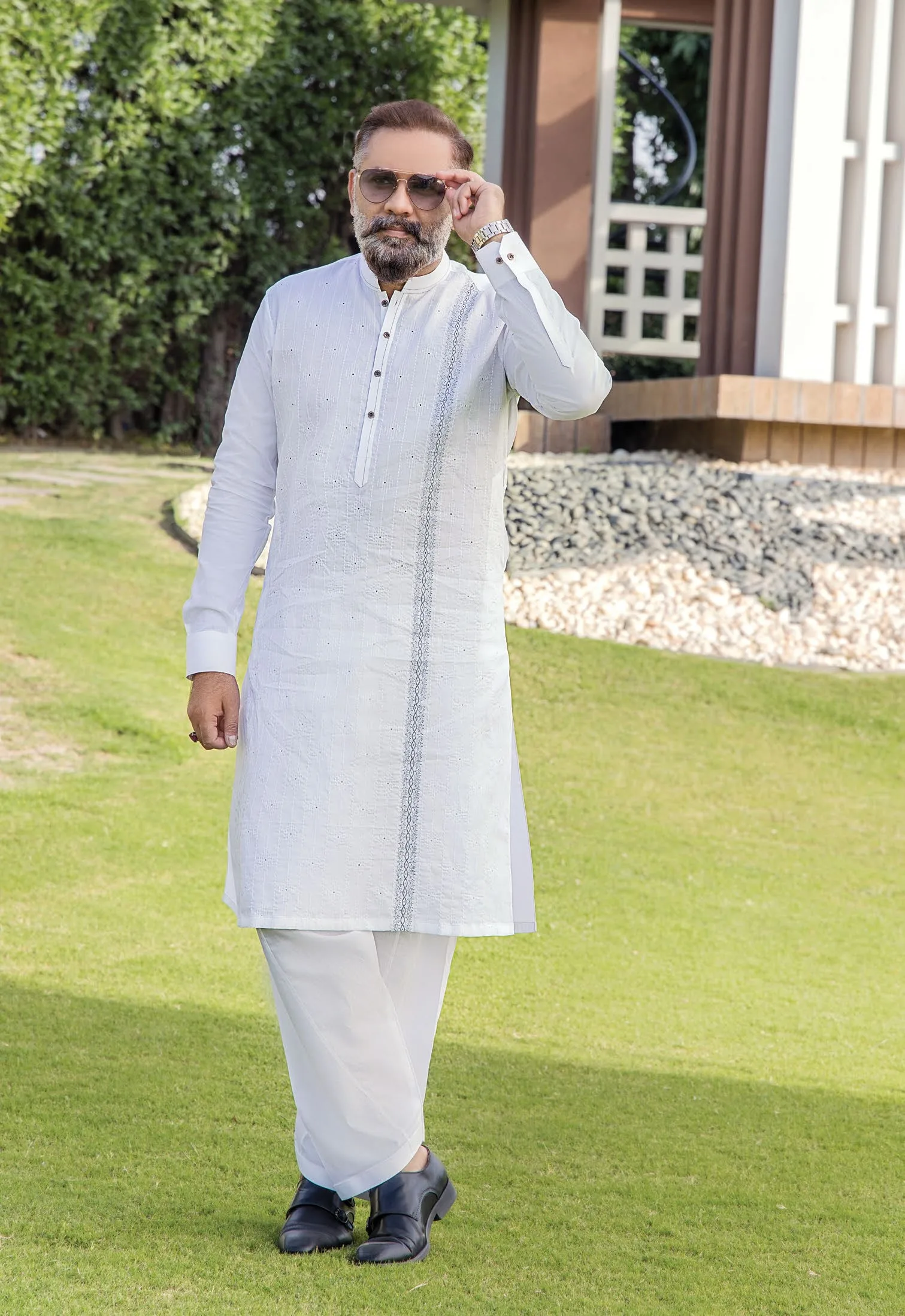 Embroidered off-white men's kurta shalwar Embroidered off-white men's kurta shalwar