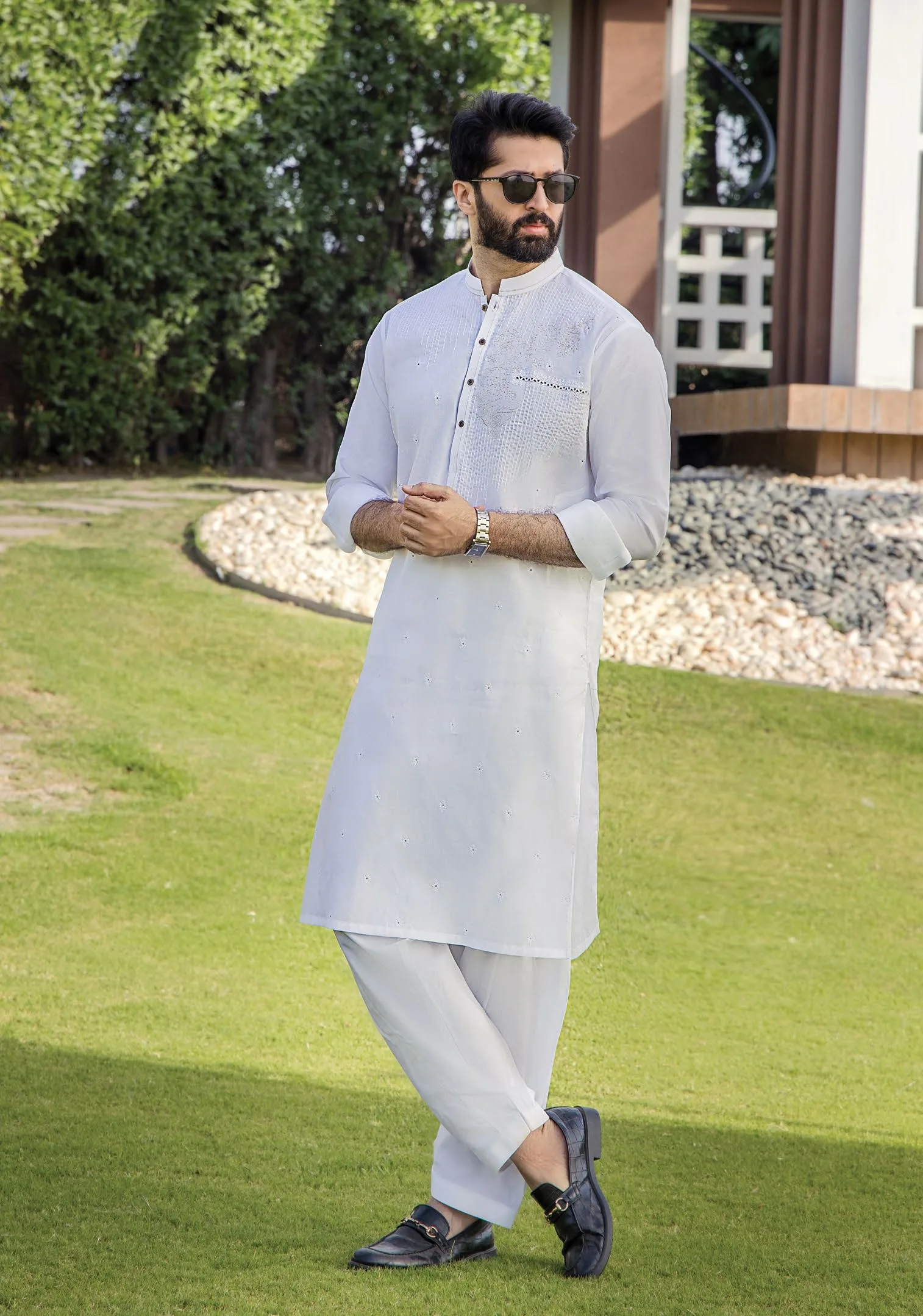Embroidered off-white men's kurta shalwar Embroidered off-white men's kurta shalwar