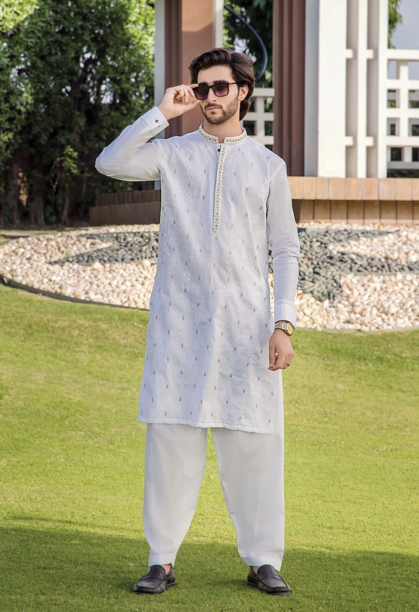Embroidered off-white men's kurta shalwar Embroidered off-white men's kurta shalwar