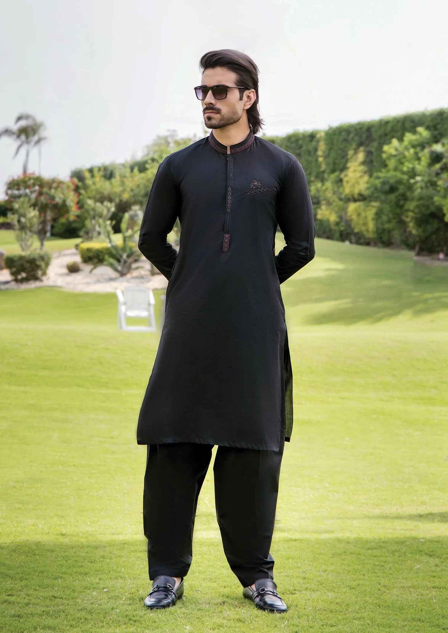 Men’s luxury embroidered shalwar kameez Men’s luxury embroidered shalwar kameez